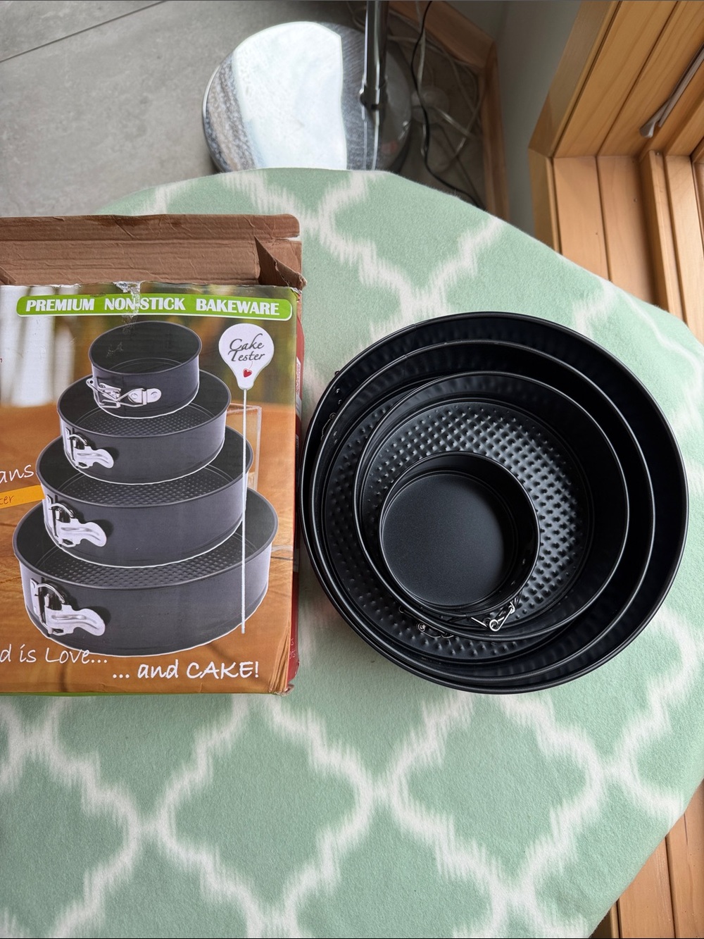 New Premium Nonstick Black Springform and Round Bakeware Set 4 pc